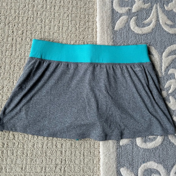 Nike skirt - Picture 1 of 2